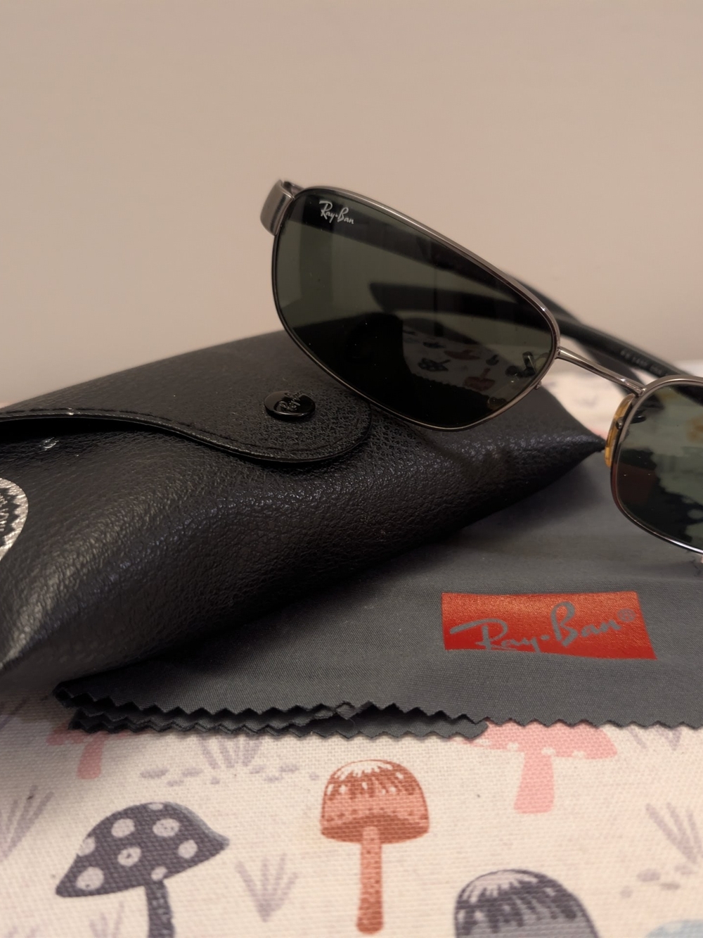 Ray-Ban Classic Black Sunglasses with Green Lenses
